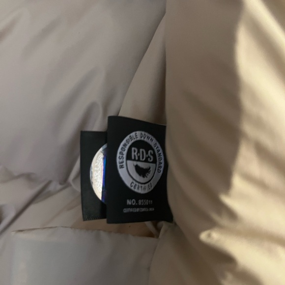 Aritzia - The Super Puff Original Beige Vest in SMALL - Picture 8 of 8